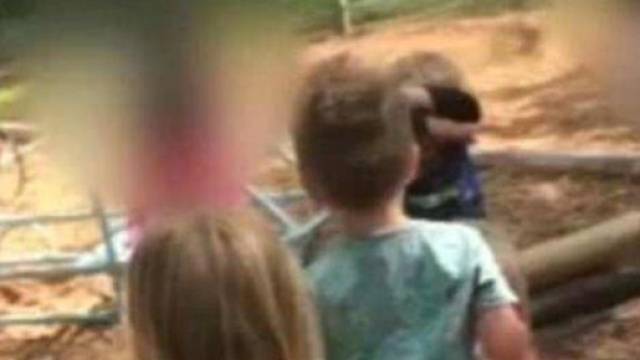 Usa, maestra fa lapidare un bimbo: ecco la punizione shock di un'insegnante foto leggo.it