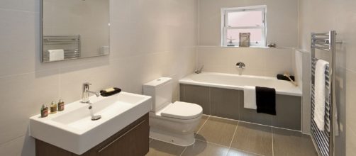 Modern Family Bathroom - white / grey - large bathroom tiles, tub ... - pinterest.es