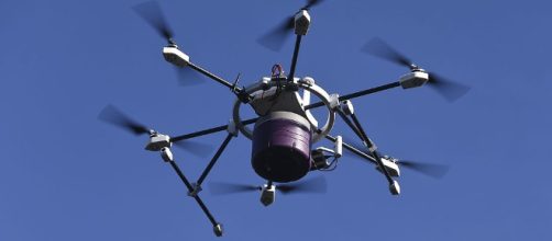 UberEats will be using a test program with drones delivering fast food to select customers. [Image via Wikimedia Commons]