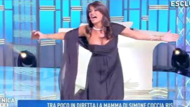 Domenica Live: Incidente hot per Aida Nizar