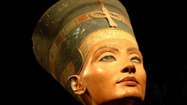 La regina Nefertiti - aton-ra.com
