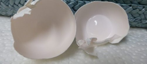 A simple egg white facelift hack (Image via Coffee/Pixabay)