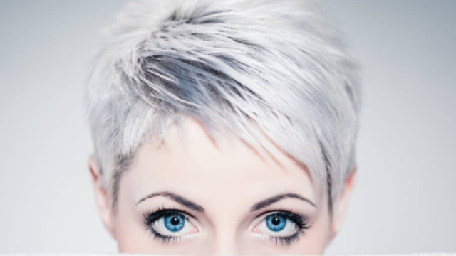 Capelli bianchi, come mai crescono cos&igrave; facilmente?