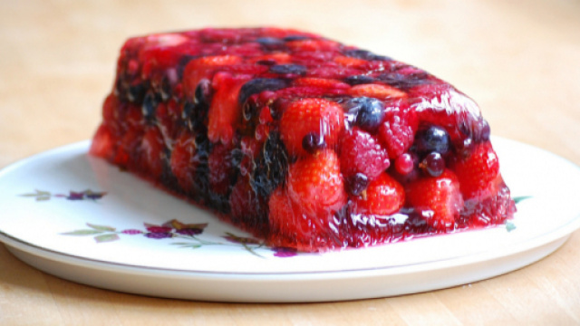 Gelatine di frutti di bosco e succo d&rsquo;arancia