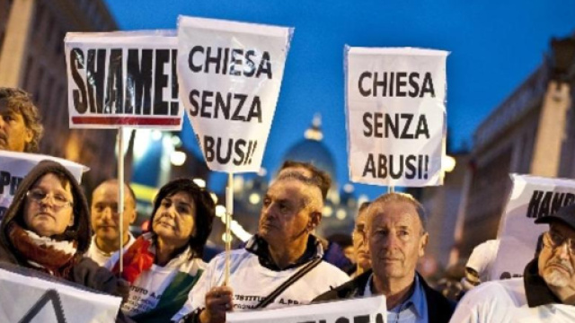 Giudice della Rota patteggia 14 mesi per violenza sessuale e ... - lastampa.it