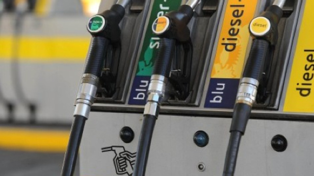 Rialzo prezzo petrolio: sale la benzina e Codacons chiede l'intervento dei Nas