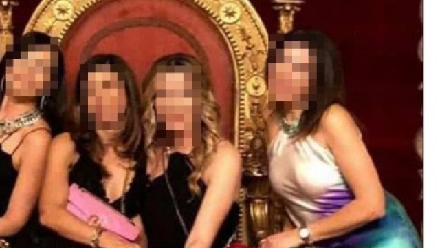 Quattro, coi tacchi, sul trono restaurato di Ferdinando II