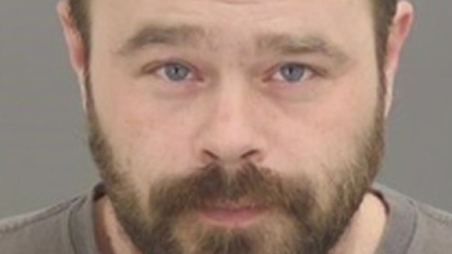 Accusato di avere violentato la figlia e di averla messa incinta