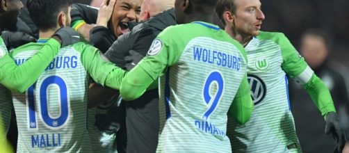 EL Wolfsburgo se adelanta 3-1 y buscar&aacute; sellar su permanencia en el partido de vuelta