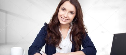 Empresaria trabajando en oficina &mdash; Foto de stock &copy; baranq #25782863 - depositphotos.com