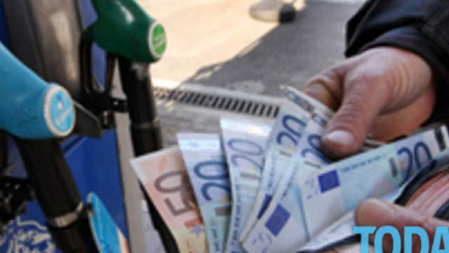 Benzina,Benzina e gasolio, weekend con pieno a 100 euro