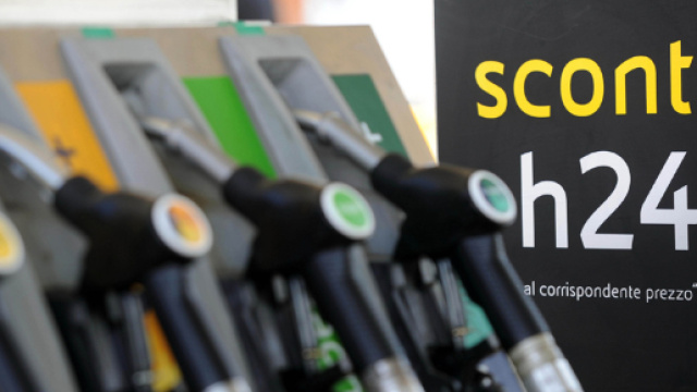 Prezzo della benzina in aumento, perch&eacute;?
