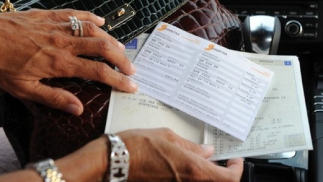 Bollo auto in viaggio: esenzioni e cosa succede se non si paga la tassa in tempo