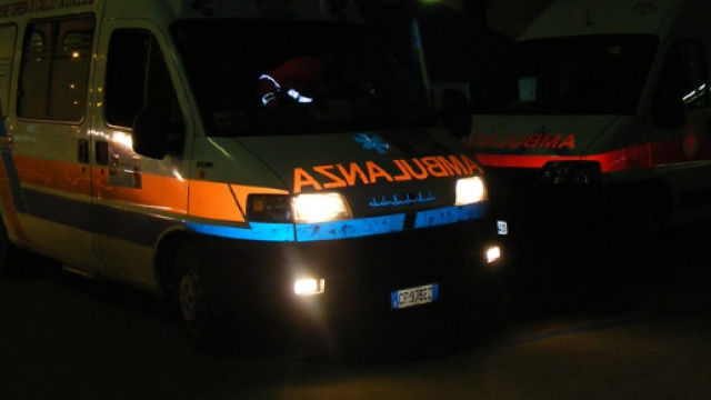 Incidente stradale per un giovane uomo