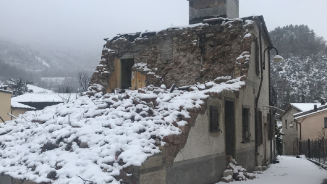 Pieve Torina distrutta dal sisma e sotto la neve. Foto del gennaio 2018 - Gianluigi Basilietti -