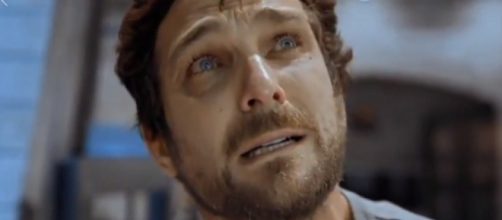 Benjamin foge da Nova Babil&ocirc;nia e Ricardo arma para mat&aacute;-lo em Apocalipse (Foto: Record TV)