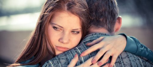 Pareja infeliz por culpa de los ex