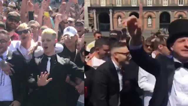 Folla entusiasta ed incontenibile per il flash mob organizzato da Achille Lauro