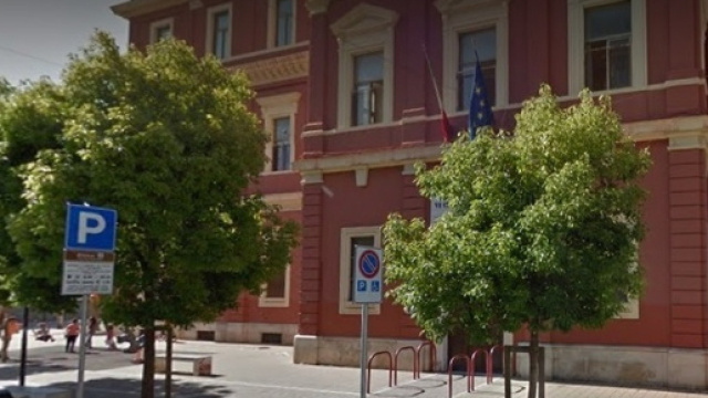 Viareggio, insegnante aggredita dalla mamma di una studentessa