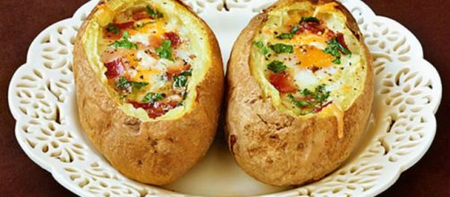 Papas al horno rellenas de queso, jam&oacute;n y huevo - Sabros&iacute;a ... - pinterest.com