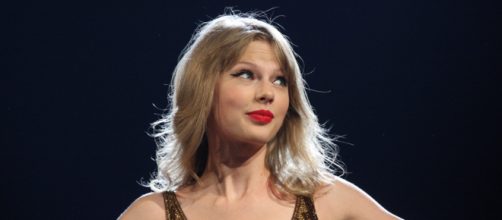 Taylor Swift experiences wardrobe malfunction at BBMAs. [Image Credit: Wikimedia/ Eva Rinaldi]