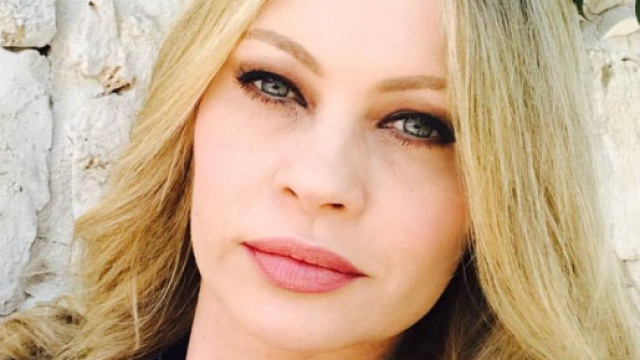 Anna Falchi in primissimo piano