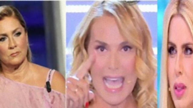 Da sinistra Romina Poower, Barbara D'Urso e Loredana Lecciso