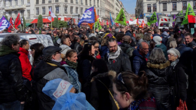 Le nombre de contractuels en hausse ?