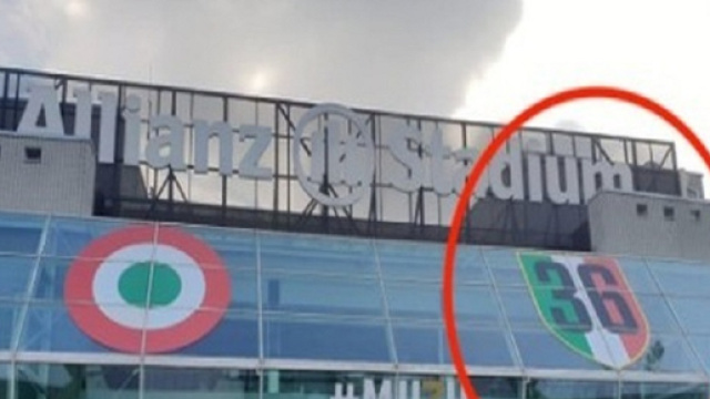 Lo stadio della Juventus con i 36 scudetti della discordia