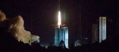 se lanza al espacio para explorar el lado oscuro de la Luna - com.ar