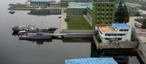 The Wonsan waterfront as seen from the Tongymyong Hotel. - [Image credit &ndash; David Stanley / Wikimedia Commons]
