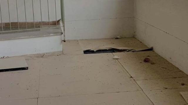 Livorno, crolla pavimento: professore cade gi&ugrave;