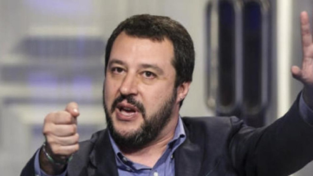Salvini ha ribadito come il Governo smonter&agrave; la Legge Fornero 'pezzetto per pezzetto'. Quota 100, Damiano replica: 'Attenti agli esodati'.