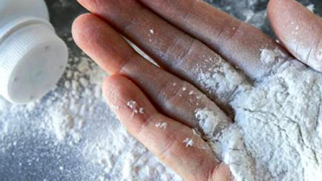 Talco pericoloso per la salute: J&J dovr&agrave; risarcire 25 milioni di dollari