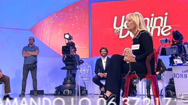 Diretta Uomini e Donne | Trono over | Puntata 24 maggio 2018