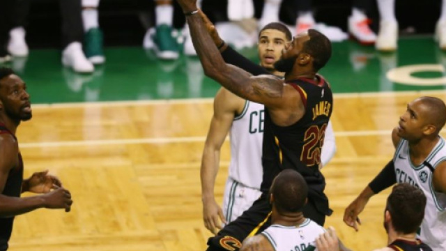 NBA: Boston pousse LeBron James au bord du gouffre - Lib&eacute;ration - liberation.fr