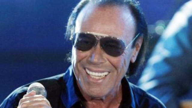 Casting per un sosia di Antonello Venditti, per il film di Verhoeven e per uno in montagna