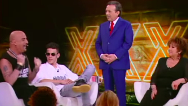 Young Signorino si prende la scena durante l'ultima puntata di 'Chiambretti Matrix'