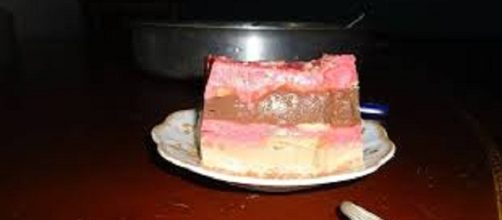 Combina los sabores del chocolate, fresa y caramelo o vainilla.