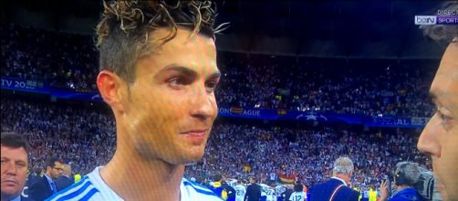 Cristiano Ronaldo insin&uacute;a a pie de campo que abandona el Real Madrid