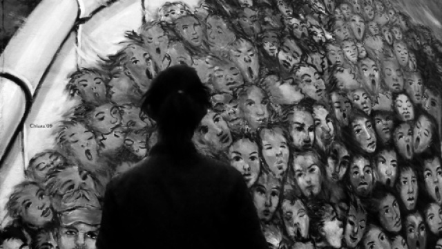 Imparerai a tue spese,che lungo il tuo cammino, incontrerai ogni giorno 'milioni' di maschere e 'pochissimi' volti...
