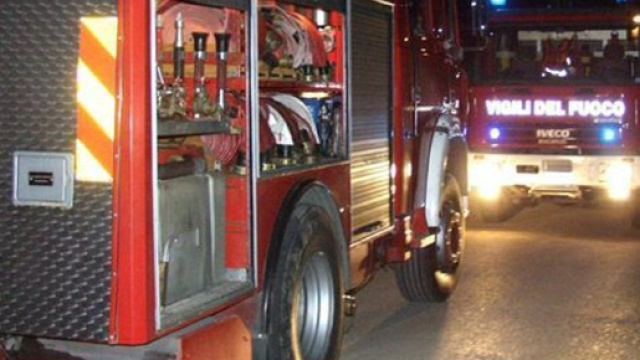 Vigili del fuoco di notte a Roma