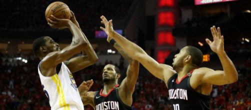 Warriors beat Rockets. - [Image via CNN Breaking News / Twitter]