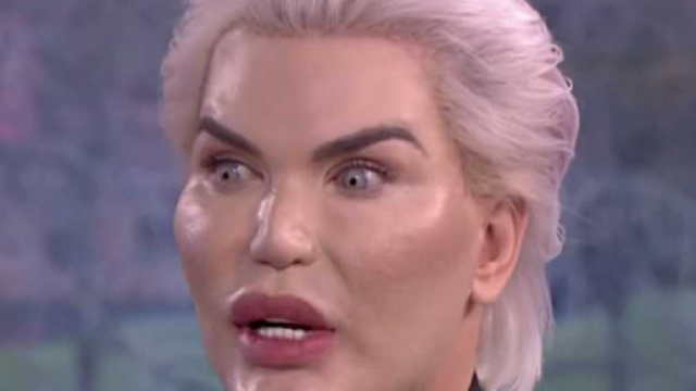 Grande Fratello, il Ken Umano (Rodrigo Alves) nuovo concorrente