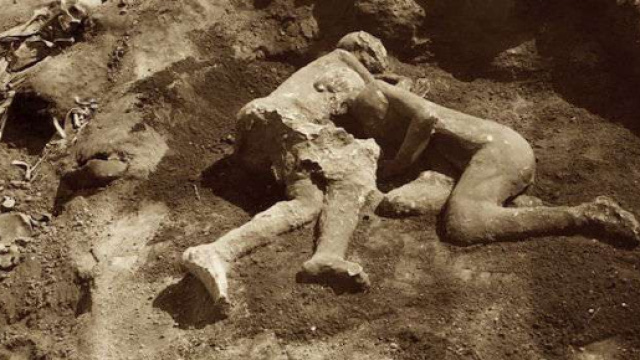 Scavi di Pompei: le analisi rivelano che il calco &egrave; un abbraccio ... - amalfinotizie.it