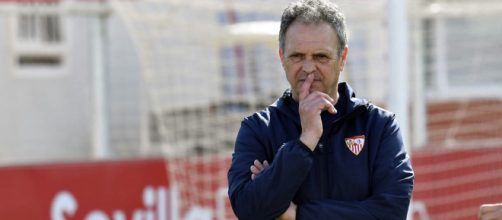 La primera alineaci&oacute;n de Joaqu&iacute;n Caparr&oacute;s en el Sevilla FC- medium.com