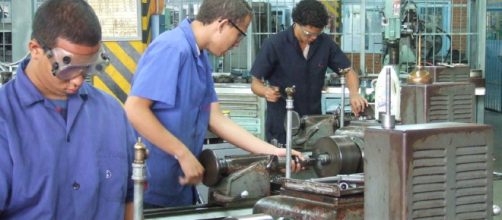 El torno maquina convencional y de gran utilidad en un taller industrial