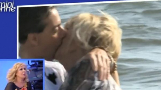 Uomini e Donne: Gemma baci appassionati al mare con Marco