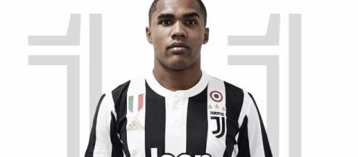 Douglas Costa puede salir de la Juventus