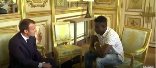 'Spiderman' rescue: Moment Malian man rescues Paris child - (BBC News/YouTube)